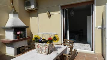 Habitación cuádruple panorámica, Terraza, vista a la ciudad | Terraza o patio