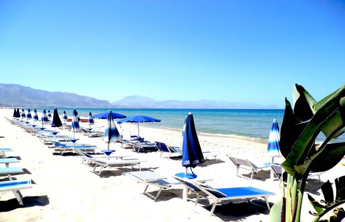 SWEET HOME, POOL SALT WATER, NATURAL CHLORINE, AMAZING BEACHES