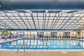 Una piscina cubierta