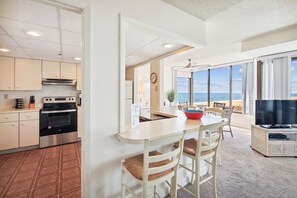 Microondas, lavavajillas, cafetera y tetera y tostadora