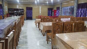 Dagelijks lokaal ontbijt inbegrepen