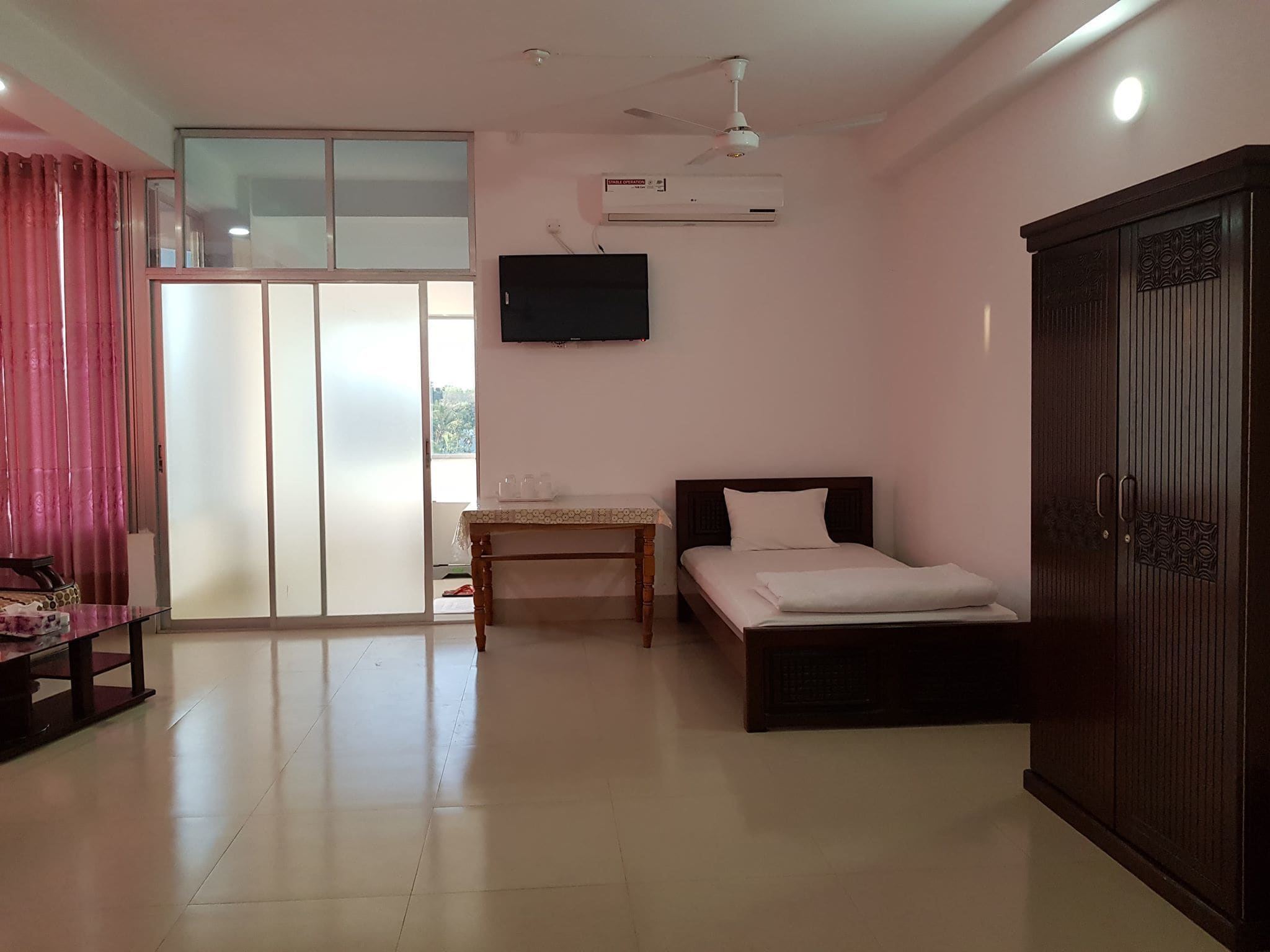 Standaard suite, Meerdere bedden, uitzicht op resort | Verduisterende gordijnen, geluiddichte muren, gratis wifi, beddengoed