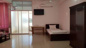 Standaard suite, Meerdere bedden, uitzicht op resort | Verduisterende gordijnen, geluiddichte muren, gratis wifi, beddengoed