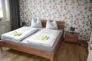2 quartos, ferros/tábuas de passar roupa, Wi-Fi, roupa de cama