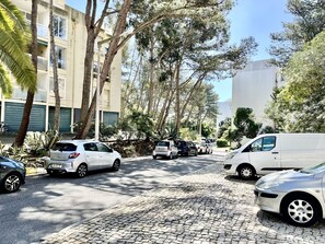 Property grounds - Guia Acacias Apartment (Cascais)