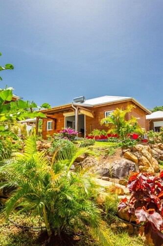 cottages neufs  à 300 mètres à pied de la plage Grande Anse