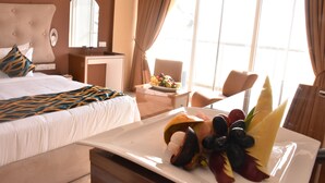 Deluxe dubbelrum - utsikt mot stranden | Minibar och extrasängar