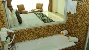 Deluxe Double Room, Beach View | Bathroom