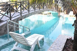 Outdoor pool - Ocean Queen hotel (Wadduwa)