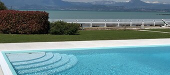 Lakefront apartment with pool and WiFi