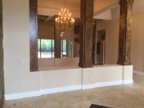 3 habitaciones, decoración personalizada y muebles diferentes 