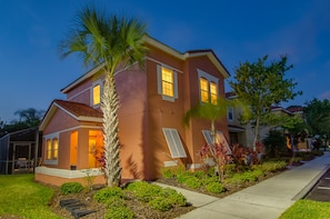 Townhome, 4 Bedrooms | Front of property