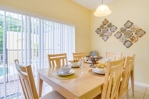 Townhome, 4 Bedrooms | In-room dining