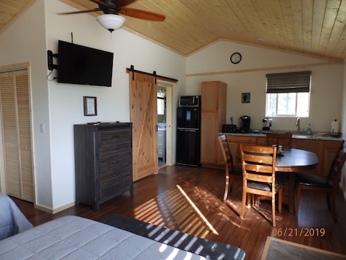  Denali Wildlife Wolf Cabin  Luxury with a touch of Rustic.. 