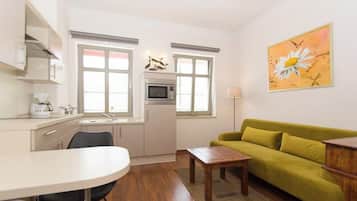 Fernseher, DVD-Player, Videothek, Stereoanlage