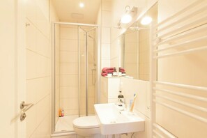 Shower, hair dryer, towels