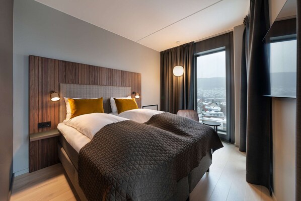 Desk, laptop workspace, soundproofing, bed sheets