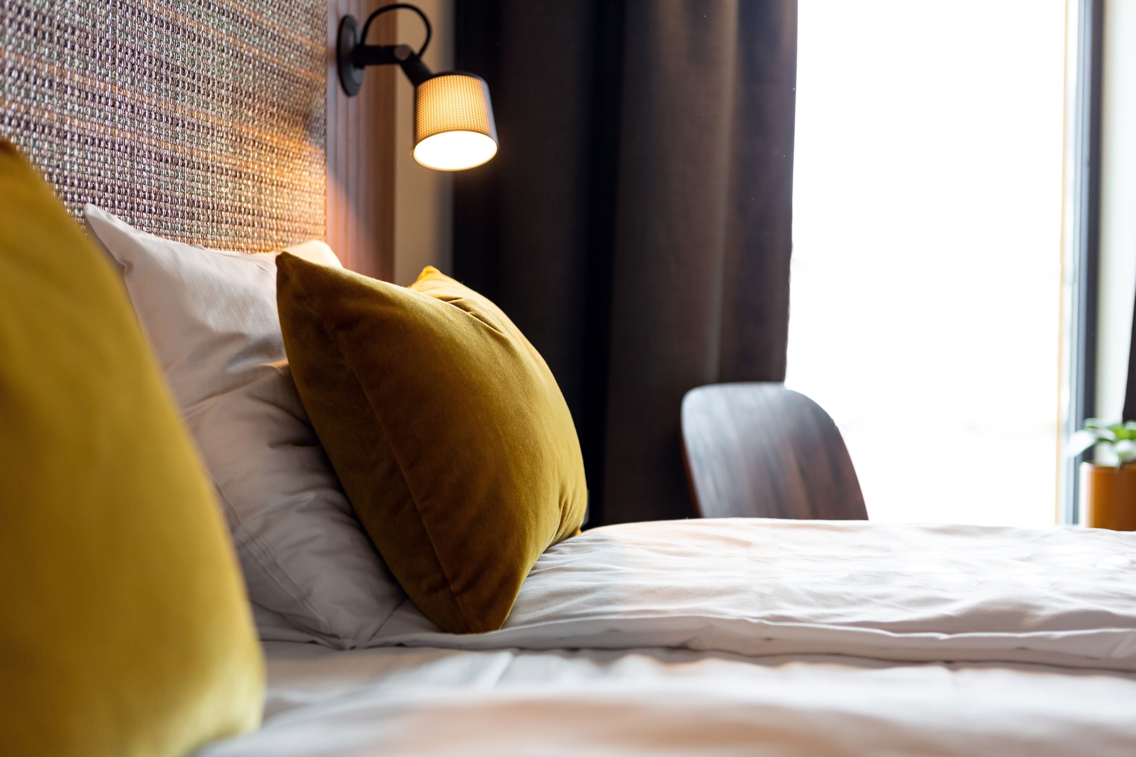 superior twin room | desk, laptop workspace, soundproofing, bed sheets