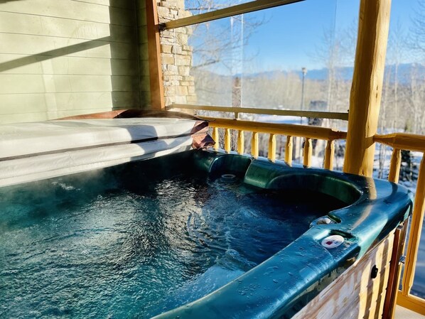 Outdoor spa tub
