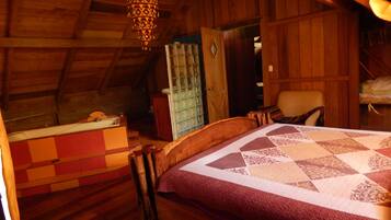 Cabin, 3 Bedrooms, Private Bathroom, River View | 3 bedrooms, individually decorated, iron/ironing board, free WiFi