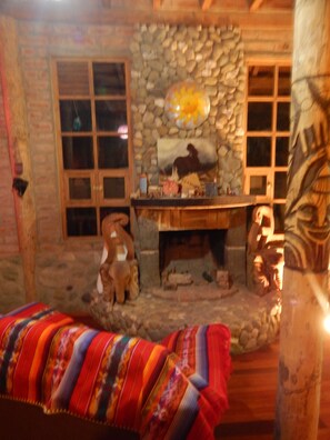 Cabin, 3 Bedrooms, Private Bathroom, River View | Living area