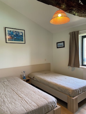 3 bedrooms, iron/ironing board, travel crib, free WiFi