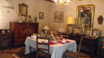 Dagelijks continentaal ontbijt inbegrepen