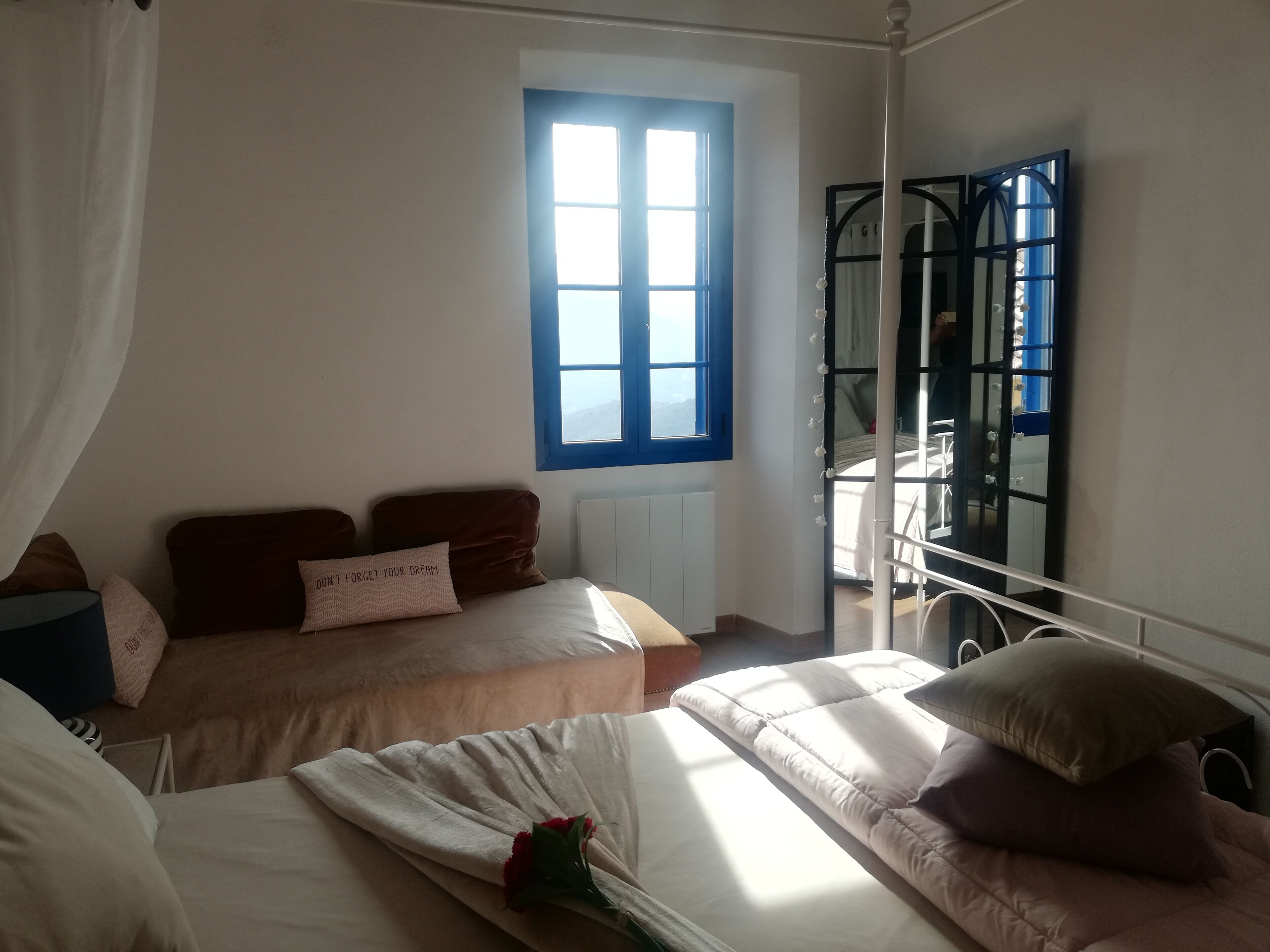 Kahden hengen huone (Marilyn Monroe) | Yksilöllisesti sisustettu, yksilöllisesti kalustettu