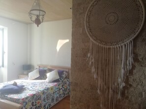 Double Room (Sainte-Lucie) | Individually decorated, individually furnished, iron/ironing board - Parfumu Di Celu (Santa-Lucia-di-Mercurio)