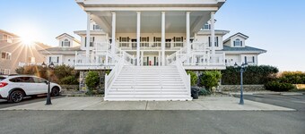 Beach front & ocean view condo with balcony, fireplace