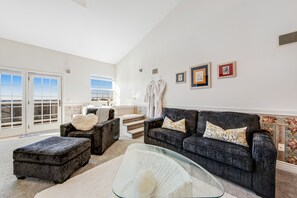 Fernseher, Kamin, DVD-Player, Stereoanlage