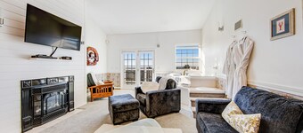 Beach front & ocean view condo with balcony, fireplace