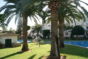 Unclassified image, 3 of 30, button