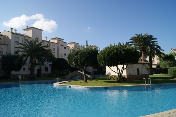 Unclassified image, 1 of 30, button