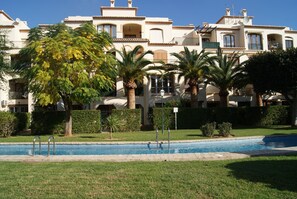 Unclassified image, 4 of 30, button