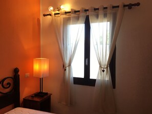 2 bedrooms, in-room safe, desk, iron/ironing board