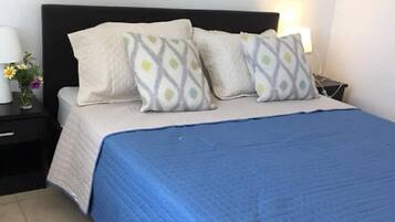 2 bedrooms, iron/ironing board, free WiFi, bed sheets