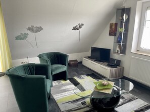 Télévision, livres, chaîne hi-fi