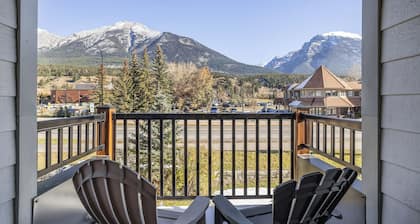 Air Conditioned Lady MacDonald View Townhouse - Downtown Canmore