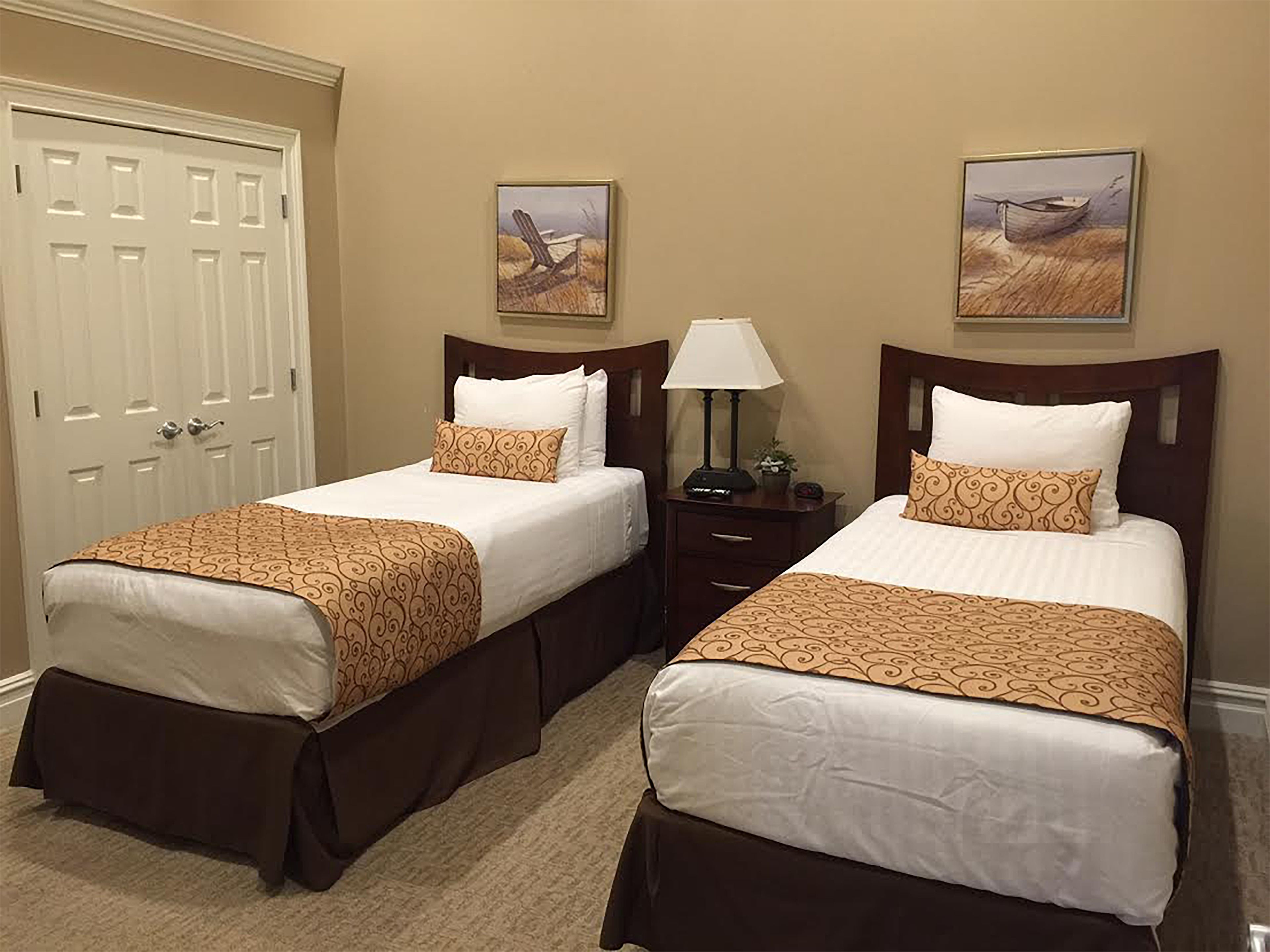 luxury condo, multiple beds, river view | iron/ironing board, free wifi, bed sheets