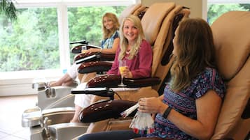 Couples treatment rooms, sauna, body treatments, aromatherapy