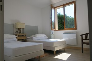 2 chambres, fer et planche à repasser, Wi-Fi gratuit, draps fournis