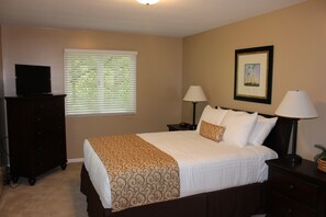 Rumah Tradisional, Beberapa Tempat Tidur, pemandangan sungai | Ruang kerja ramah laptop, tirai kedap cahaya, dan setrika/meja setrika