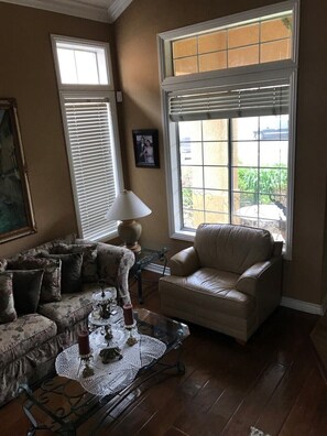 Living area - Available from June 10th -16th US Open Golf tournament, a gorgeous house (Salinas)
