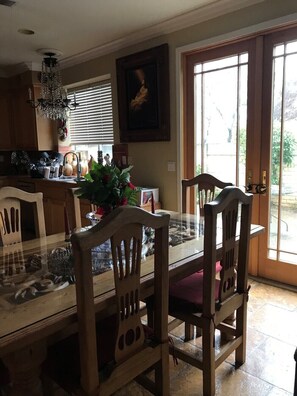 Dining - Available from June 10th -16th US Open Golf tournament, a gorgeous house (Salinas)