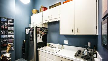 冰箱、微波炉、烤箱、炉灶