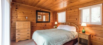 RIVER VIEW Yosemite Cabin in Wawona among the Redwoods,3 Bed 2 bath, jump rock!