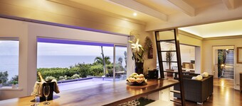 Large Ocean View Villa Hanging In The Quiet