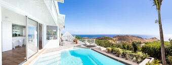 Large Ocean View Villa Hanging In The Quiet