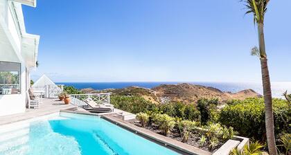 Large Ocean View Villa Hanging In The Quiet